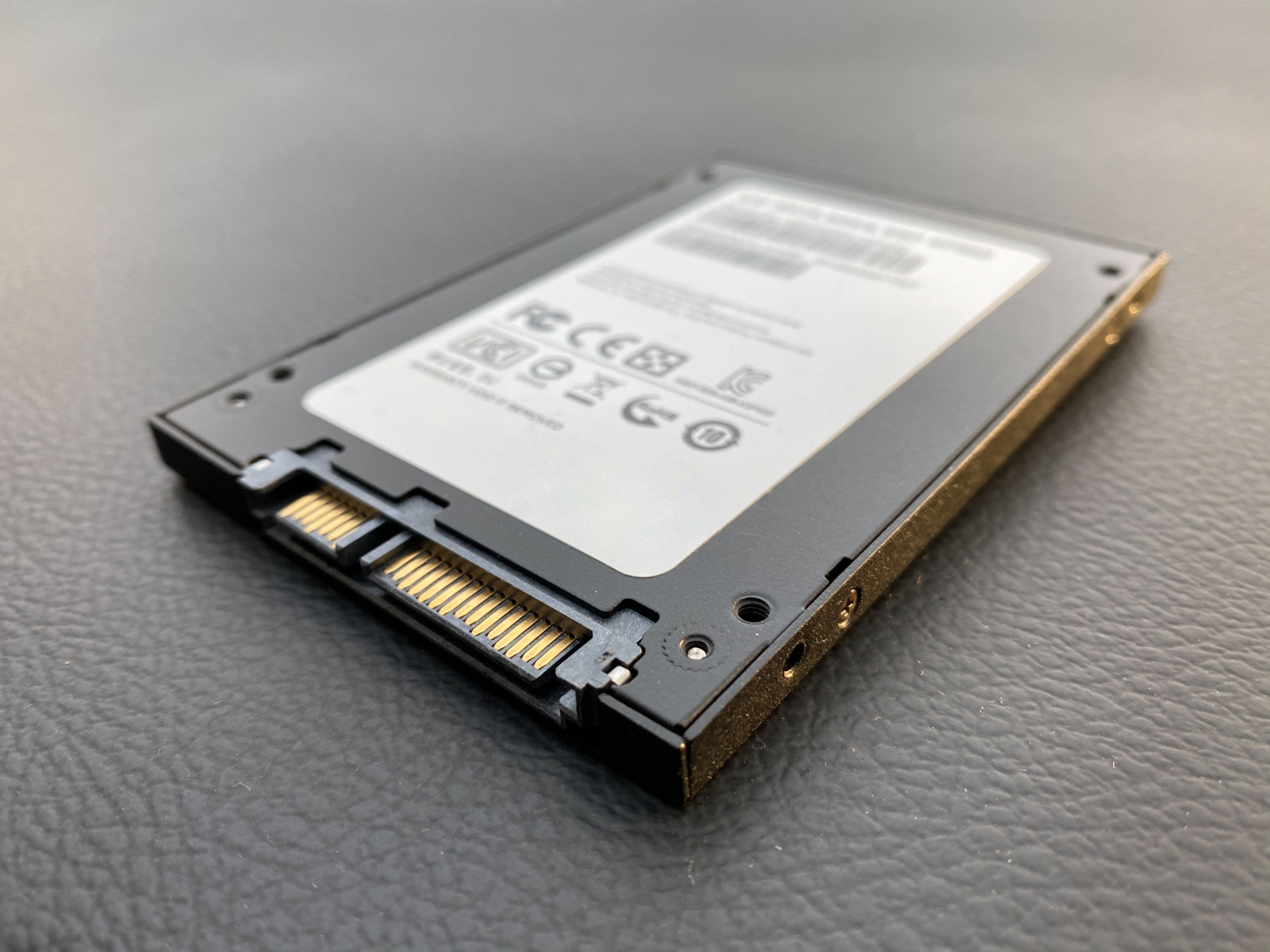 HDD vs SSD：パソコンのスピードと容量、どっちが重要？