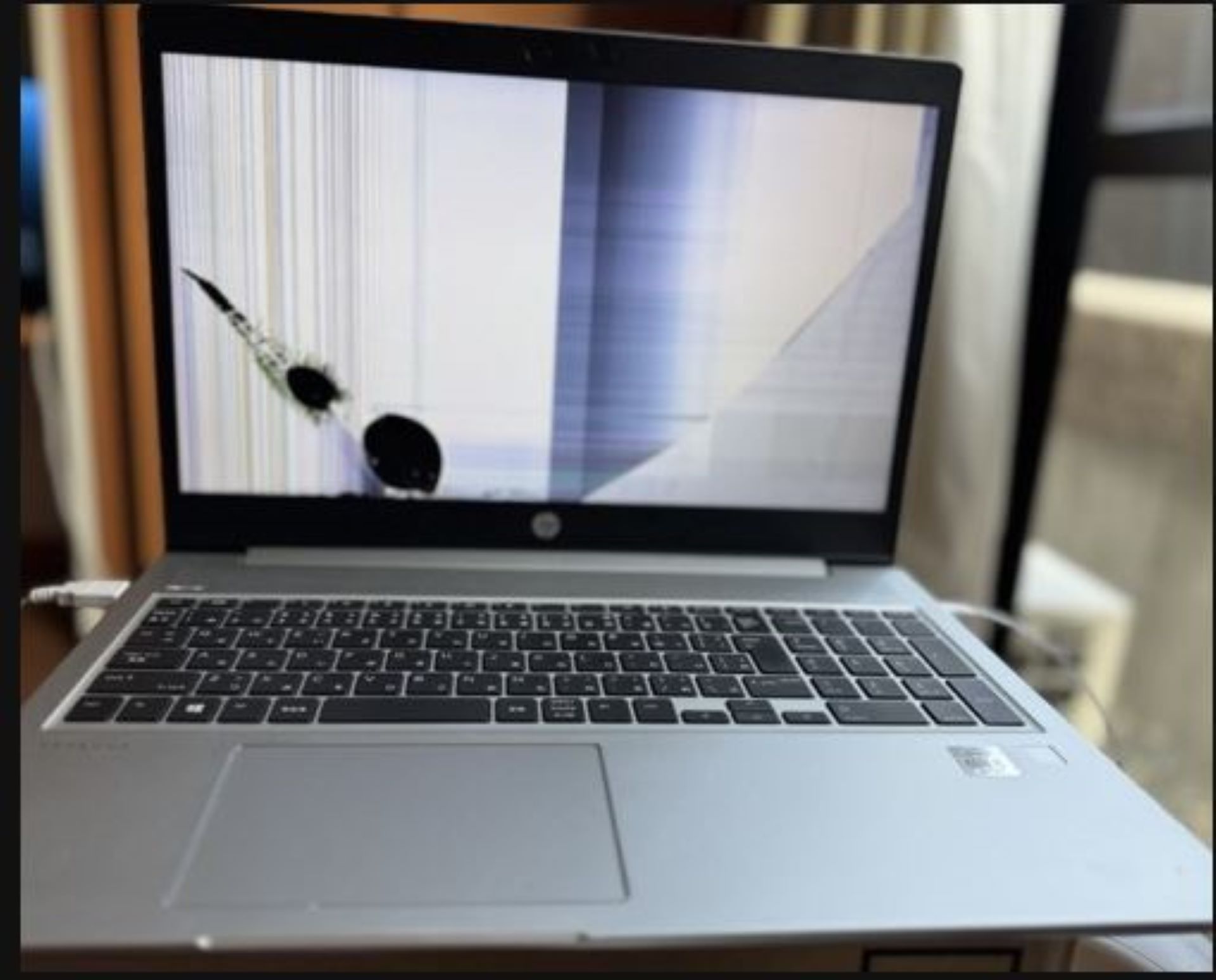 ノートパソコン液晶モニター破損修理依頼